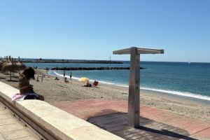 Ducha ubicada en una playa urbana de la capital almeriense