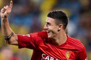 El joven futbolista, de 22 años, seguirá jugando en Segunda División pero con la camiseta del Almería.