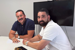 Carlos Beltrán y Antonio Ortuño cierran la operación.