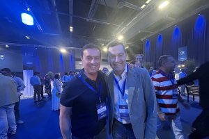 Javier A. García con el presidente andaluz, Juanma Moreno.