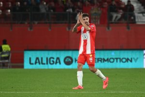 La grada del Estadio de los Juegos Mediterráneos siempre ha tenido un cariño especial para un futbolista muy profesional en todos los sentidos.