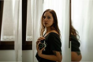 Autorretrato de Clara Gámiz, autora de la exposición del CAF.