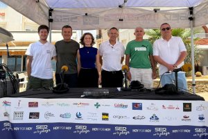 El periodista Guillermo Mirón; el alcalde Salvador Hernández; la brillante estudiante Sara Ruiz; José Venzal, del Restaurante sol y Playa; Francisco Hernández, de la Milla Portuaria y el comercial de La Voz y la SER en el Levante, Olivier Martínez.