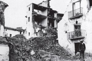 Daños por un terremoto en la ciudad de Almería.