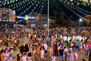 Una noche en las fiestas en honor a la Virgen del Carmen en La Gangosa.