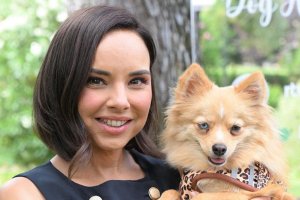 Chenoa es la presentadora del programa 'Dog House'.