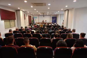 Jornada IFAPA para dar a conocer los primeros resultados de sus estudios para el control biológico del Thrips parvispinus en invernadero.