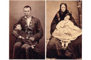 Fotografías de niños muertos, de la zona de Cuevas y Vera, en brazos de sus progenitores, fechadas en torno a 1870, cuando se popularizó la costumbre de retratar a las personas que fallecían para mantener su recuerdo.Fotos de José Rodrigo y J. Suárez.