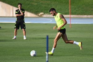 El defensa en el campo Anexo del Estadio de los Juegos Mediterráneos.