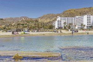 Imágenes promocionales de las playas de Mojácar y Roquetas de Mar, las preferidas por los turistas españoles este verano, según la plataforma ‘Atrápalo’.