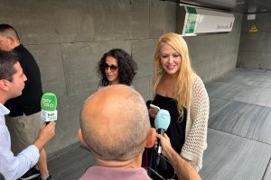 Llegada de Patricia Ramírez a los Juzgados.