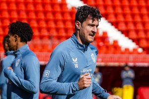 El defensa de 31 años hace las maletas y pone punto y final a su etapa como futbolista rojiblanco.