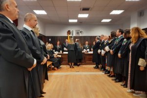 El Colegio de Graduados Sociales de Almería durante un acto solemne en la Audiencia Provincial.