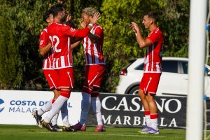 Celebración con Marko Perovic del primer y único gol del partido del choque amistoso en Marbella.