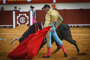Jesús Almería toreando