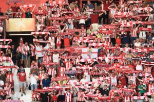 La gran mayoría de aficionados no ven bien la medida tomada por la entidad rojiblanca.