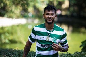 Luis Suárez con su nueva camiseta. El jueves debutará contra el Benfica en la Supercopa.