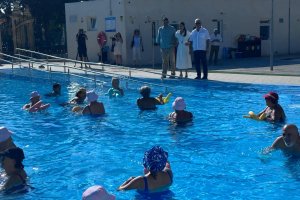 Visita al complejo de la piscina municipal de Huércal de Almería.