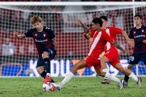 Jorge Pascual en el Mediterráneo compitiendo con el Eibar ante la afición del Almería.