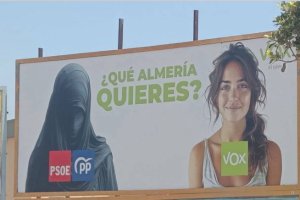 La polémica valla de Vox en El Ejido.