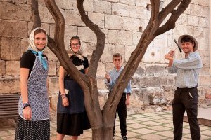 Niños de Beires en la presentación de la Velada Minera del pueblo