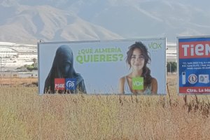 Valla publicitaria de Vox en El Ejido.