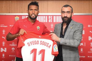 Dyego Sousa llegaba como una estrella al Almería y le daba un ascenso.