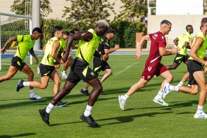El Almería necesita amarrar a futbolistas de la talla de Dion Lopy y Sergio Arribas para la próxima temporada en Segunda División.