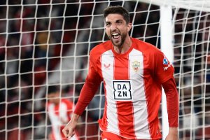 Édgar González tiene firmado hasta 2028 con el Almería, pero no entra en los planes del nuevo proyecto rojiblanco.