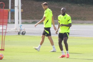 Ibrahima Koné y Édgar González en el entrenamiento de los descartes del Almería este mismo martes.