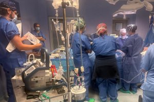 Imagen de la primera donación cardiaca asitolia.