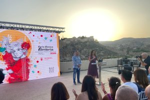 Momento de la presentación de la Feria de Almería por parte de la alcaldesa, María del Mar Vázquez