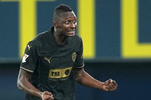 Umar Sadiq recuperó la felicidad con el Valencia y es el club que más apuesta por el nigeriano.