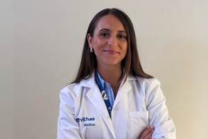 La Dr. María Contreras del Hospital Vithas Almería.