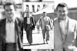 José Fernández Padilla paseando por el Parque con la muleta que sustituía la pierna que le faltaba desde que tenía 12 años.