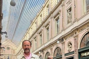 Francisco Flores en un reciente viaje a las galerías de Saint Hubert en Bruselas.