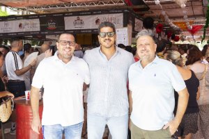 David, Rafa y Rodrigo Díaz en el ambigú Burana en la Ramba, el primer día de Feria