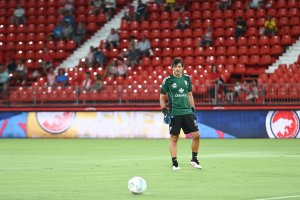 Carlos Cano trabajando en el Mediterráneo donde tiene su casa como almeriense.