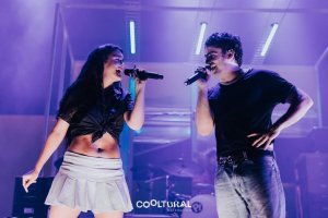 Amaia junto a Diego Ibáñez, de Carolina Durante, durante el Cooltural Fest.