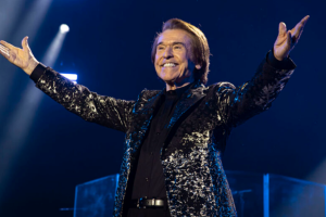 La entrega de Raphael con su público es máxima.