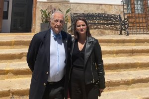 Inocencio Arias junto con la alcaldesa de Albox, María del Mar Alfonso.