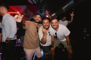 Serafín con sus amigos disfrutando del martes en Berlín.