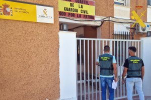 La Guardia Civil investiga a dos personas en Huércal-Overa.