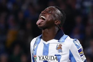 Umar Sadiq quería salir de la Real Sociedad este verano, pero solo para ir al Valencia.