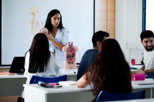 Alumnos de Davante MEDAC en un ciclo de sanidad.