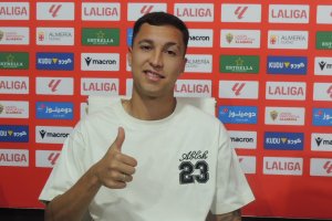 Thalys Henrique en su puesta de largo como jugador del Almería. Firma hasta 2031.