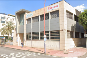 Fachada de la Cámara de Comercio de Almería.