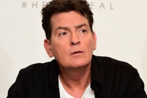 Charlie Sheen desvela los capítulos más oscuros de su vida en sus memorias.
