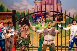 Un momento del espectáculo de la Chirigota del Canijo.