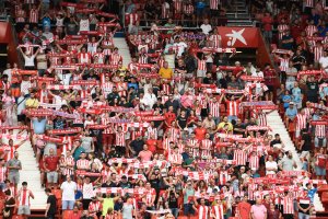 La grada del Estadio de los Juegos Mediterráneos, espectacular en el Almería-Racing de Santander.
